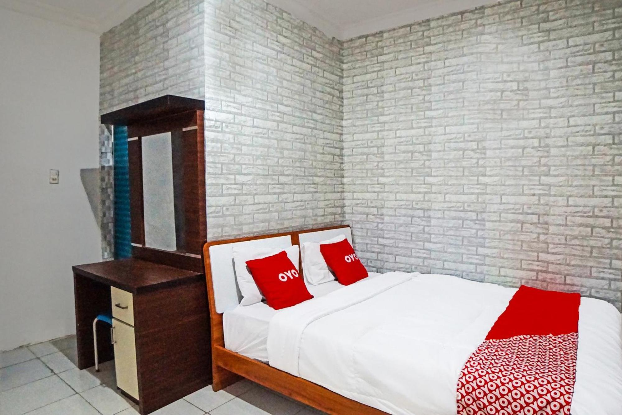 Oyo 91418 Kantil Homestay Syariah Sunggal Exterior photo