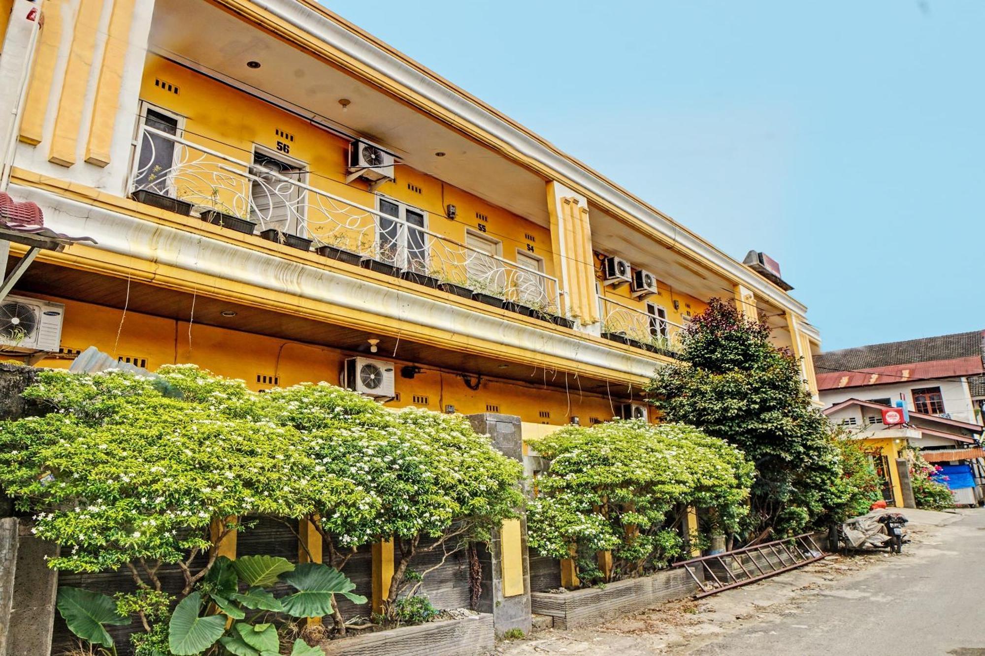 Oyo 91418 Kantil Homestay Syariah Sunggal Exterior photo